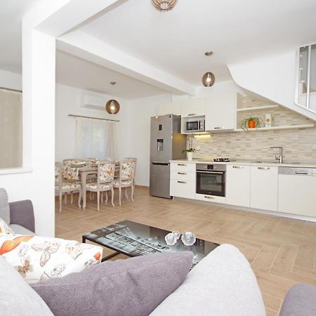 Awesome Home In Drvenik With Wifi Exterior photo